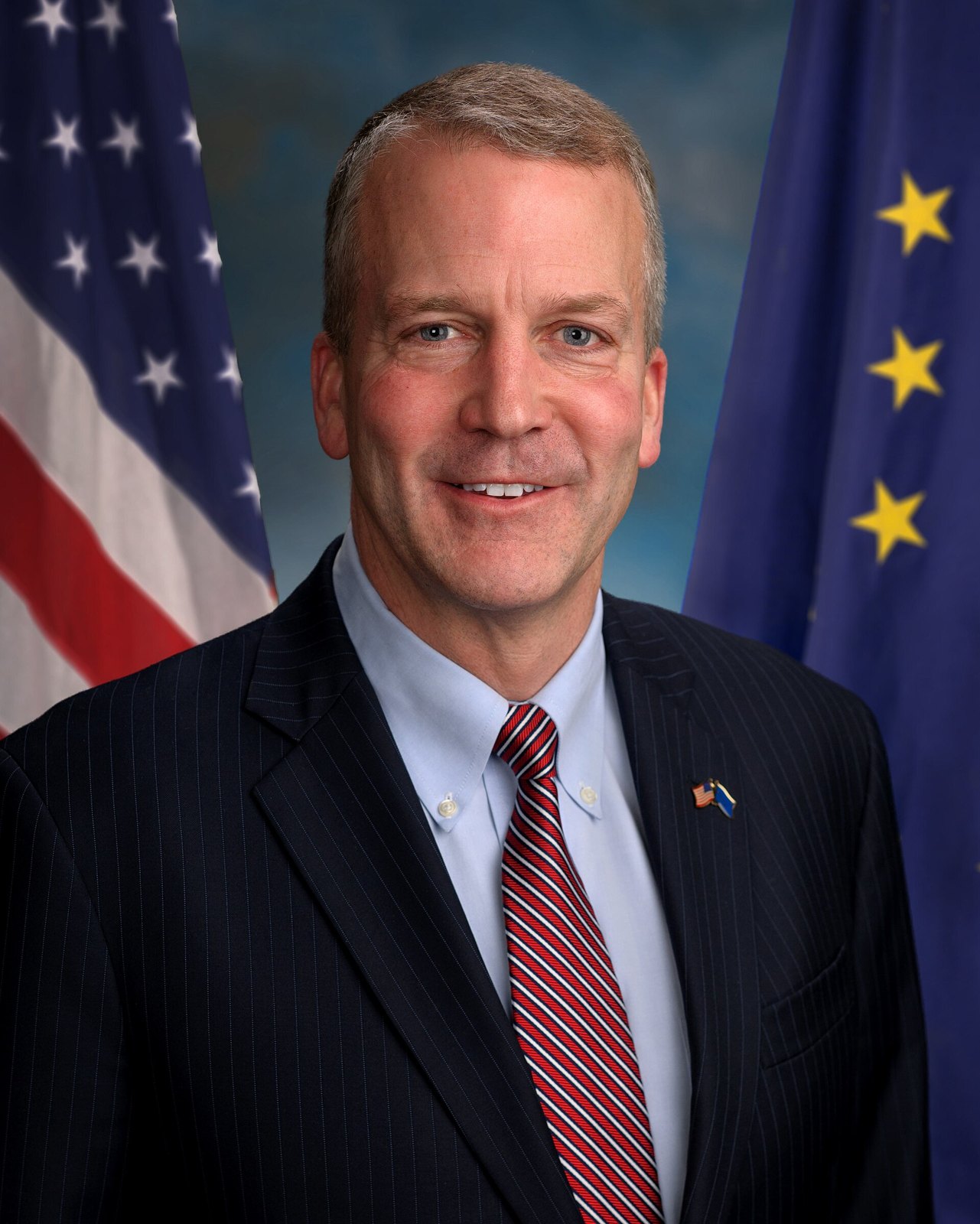 Official portrait of Sen. Dan Sullivan of Alaska